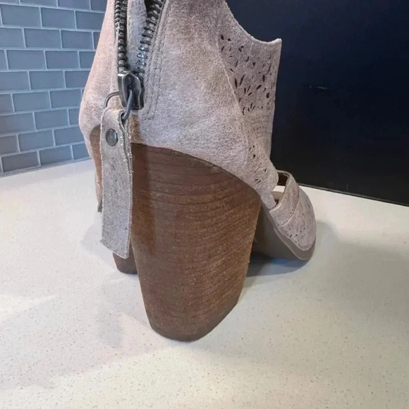 Latigo Tan Cutout Strap Back Heels Size 10 - Picture 2 of 13